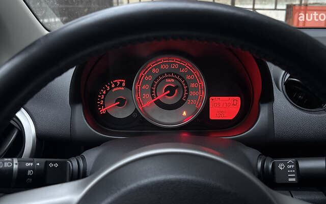 Красный Мазда 2, объемом двигателя 1.5 л и пробегом 109 тыс. км за 7100 $, фото 6 на Automoto.ua