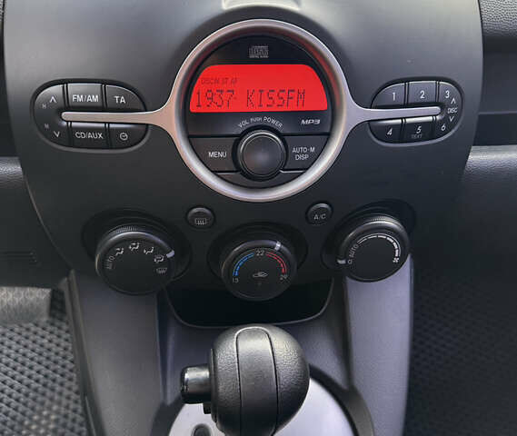 Червоний Мазда 2, об'ємом двигуна 1.5 л та пробігом 138 тис. км за 6800 $, фото 21 на Automoto.ua