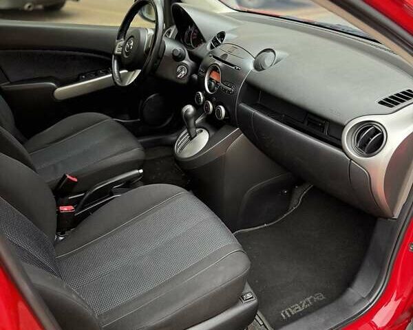 Красный Мазда 2, объемом двигателя 1.5 л и пробегом 62 тыс. км за 7000 $, фото 4 на Automoto.ua