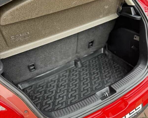 Красный Мазда 2, объемом двигателя 1.5 л и пробегом 62 тыс. км за 7000 $, фото 5 на Automoto.ua