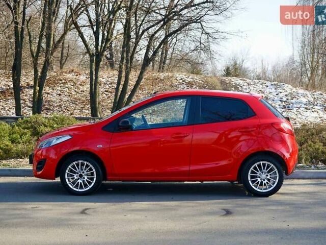 Красный Мазда 2, объемом двигателя 1.3 л и пробегом 130 тыс. км за 5400 $, фото 2 на Automoto.ua