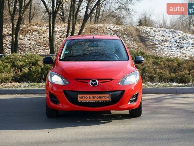 Красный Мазда 2, объемом двигателя 1.3 л и пробегом 130 тыс. км за 5400 $, фото 1 на Automoto.ua
