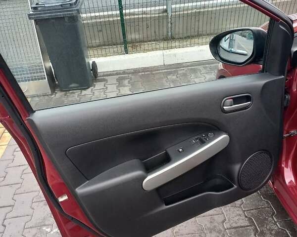 Мазда 2 2014 в Киеве на Automoto.ua Красный Мазда 2, объемом двигателя 1.5 л и пробегом 81 тыс. км за 9000 $, фото 5 на Automoto.ua
