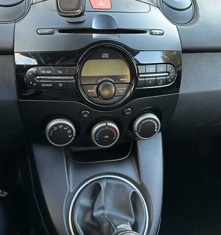 Мазда 2, объемом двигателя 1.35 л и пробегом 218 тыс. км за 5300 $, фото 11 на Automoto.ua