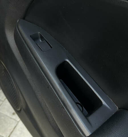 Мазда 2, объемом двигателя 1.35 л и пробегом 218 тыс. км за 5300 $, фото 13 на Automoto.ua