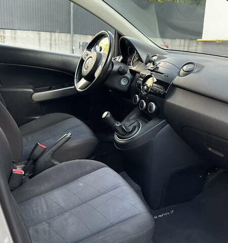 Мазда 2, объемом двигателя 1.35 л и пробегом 218 тыс. км за 5300 $, фото 7 на Automoto.ua