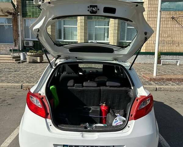 Мазда 2, объемом двигателя 1.35 л и пробегом 270 тыс. км за 5000 $, фото 6 на Automoto.ua