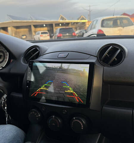 Желтый Мазда 2, объемом двигателя 1.5 л и пробегом 135 тыс. км за 8000 $, фото 6 на Automoto.ua