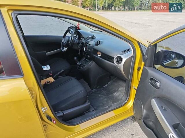 Жовтий Мазда 2, об'ємом двигуна 1.5 л та пробігом 74 тис. км за 5600 $, фото 8 на Automoto.ua