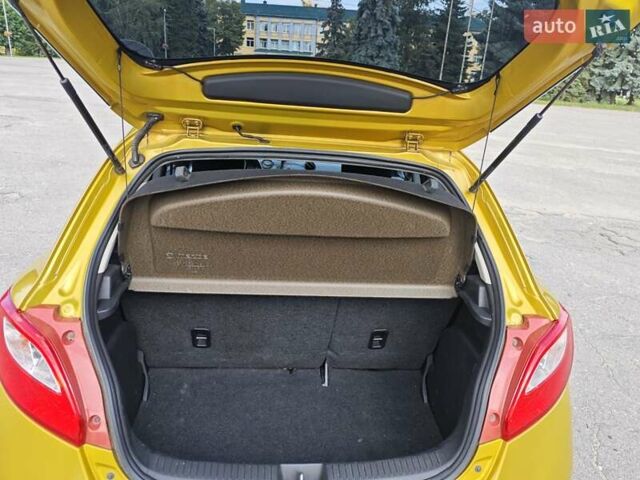 Жовтий Мазда 2, об'ємом двигуна 1.5 л та пробігом 74 тис. км за 5600 $, фото 17 на Automoto.ua