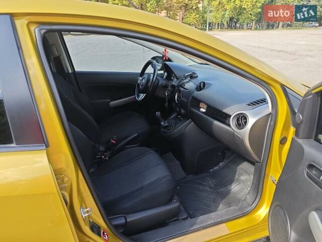Жовтий Мазда 2, об'ємом двигуна 1.5 л та пробігом 74 тис. км за 5600 $, фото 9 на Automoto.ua