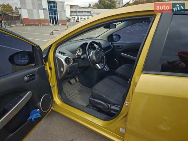 Жовтий Мазда 2, об'ємом двигуна 1.5 л та пробігом 103 тис. км за 6200 $, фото 2 на Automoto.ua