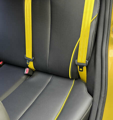 Желтый Мазда 2, объемом двигателя 1.5 л и пробегом 135 тыс. км за 8000 $, фото 10 на Automoto.ua