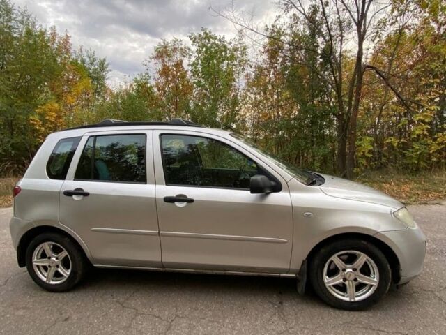 Серый Мазда 2, объемом двигателя 1.4 л и пробегом 248 тыс. км за 3499 $, фото 2 на Automoto.ua