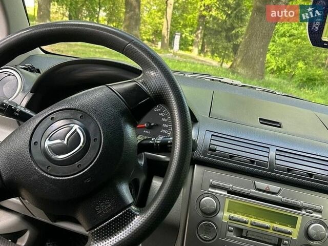 Серый Мазда 2, объемом двигателя 1.39 л и пробегом 150 тыс. км за 3000 $, фото 3 на Automoto.ua