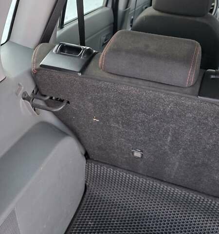 Сірий Мазда 2, об'ємом двигуна 1.4 л та пробігом 324 тис. км за 3500 $, фото 10 на Automoto.ua