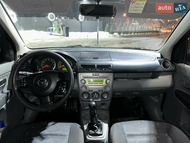 Сірий Мазда 2, об'ємом двигуна 1.4 л та пробігом 260 тис. км за 3900 $, фото 4 на Automoto.ua