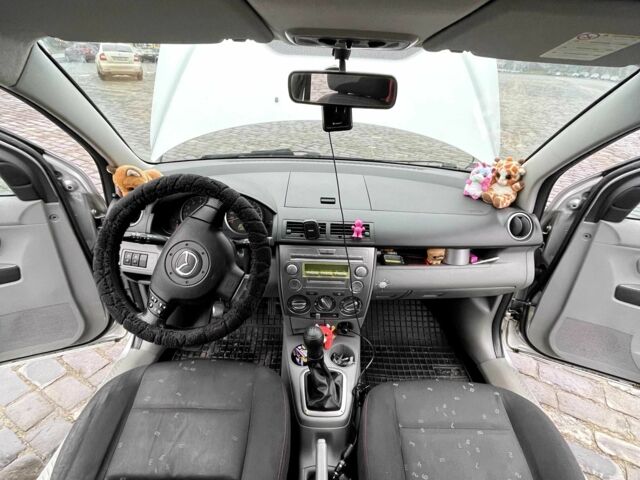Серый Мазда 2, объемом двигателя 1.6 л и пробегом 158 тыс. км за 4000 $, фото 5 на Automoto.ua
