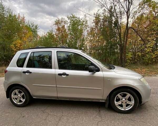 Серый Мазда 2, объемом двигателя 1.4 л и пробегом 248 тыс. км за 3499 $, фото 1 на Automoto.ua