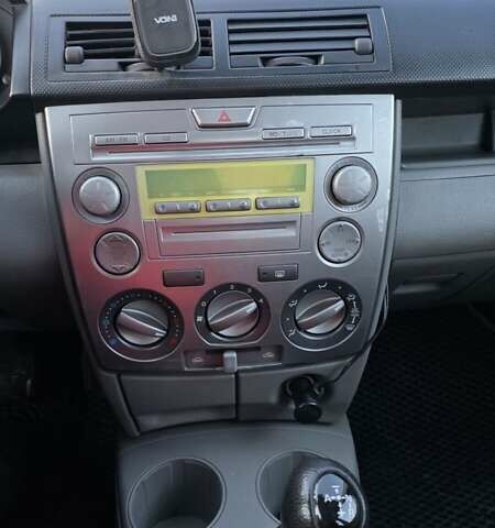 Сірий Мазда 2, об'ємом двигуна 1.4 л та пробігом 324 тис. км за 3500 $, фото 14 на Automoto.ua