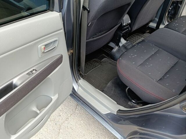 Сірий Мазда 2, об'ємом двигуна 1.4 л та пробігом 304 тис. км за 3200 $, фото 9 на Automoto.ua