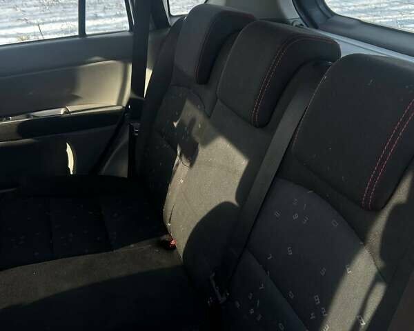 Сірий Мазда 2, об'ємом двигуна 1.39 л та пробігом 150 тис. км за 3400 $, фото 4 на Automoto.ua