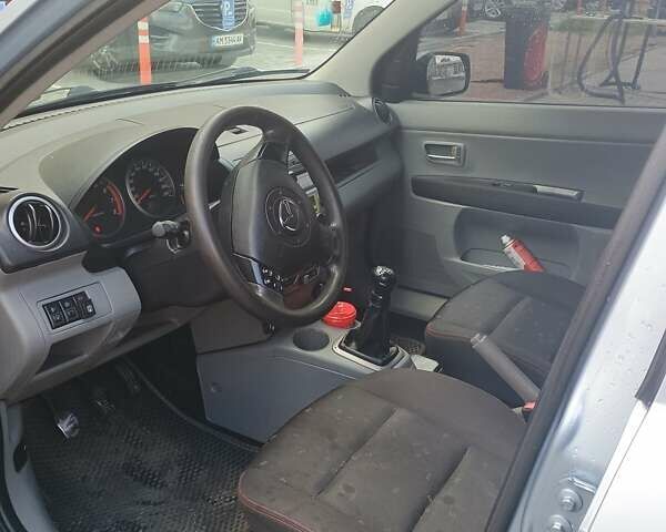 Серый Мазда 2, объемом двигателя 1.4 л и пробегом 250 тыс. км за 3400 $, фото 3 на Automoto.ua