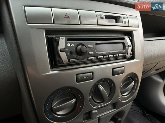 Серый Мазда 2, объемом двигателя 1.4 л и пробегом 247 тыс. км за 3350 $, фото 19 на Automoto.ua