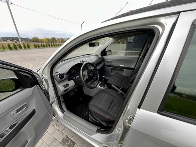 Серый Мазда 2, объемом двигателя 1.4 л и пробегом 322 тыс. км за 3700 $, фото 1 на Automoto.ua