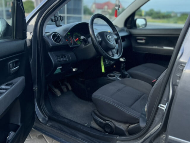 Сірий Мазда 2, об'ємом двигуна 1.39 л та пробігом 259 тис. км за 3750 $, фото 4 на Automoto.ua