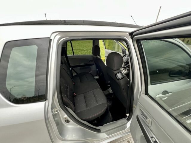 Серый Мазда 2, объемом двигателя 1.4 л и пробегом 322 тыс. км за 3700 $, фото 3 на Automoto.ua