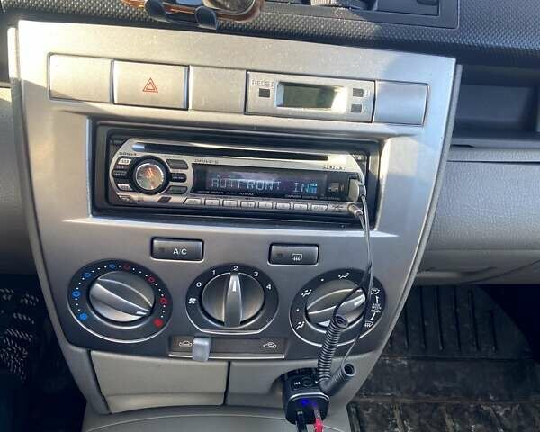 Серый Мазда 2, объемом двигателя 1.4 л и пробегом 253 тыс. км за 3300 $, фото 2 на Automoto.ua