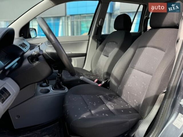 Серый Мазда 2, объемом двигателя 1.4 л и пробегом 254 тыс. км за 3800 $, фото 6 на Automoto.ua