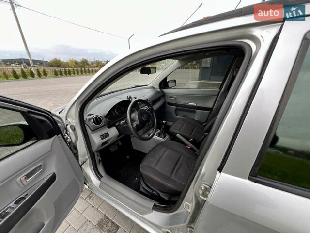 Серый Мазда 2, объемом двигателя 1.4 л и пробегом 321 тыс. км за 3800 $, фото 2 на Automoto.ua