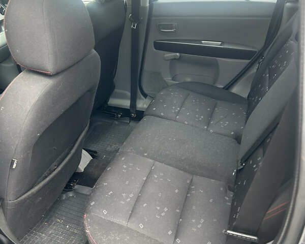 Серый Мазда 2, объемом двигателя 1.4 л и пробегом 200 тыс. км за 3200 $, фото 8 на Automoto.ua