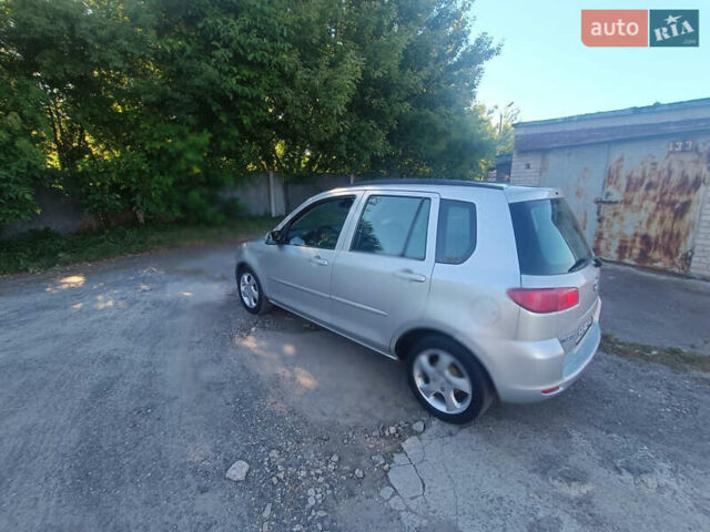 Сірий Мазда 2, об'ємом двигуна 1.4 л та пробігом 245 тис. км за 1399 $, фото 3 на Automoto.ua