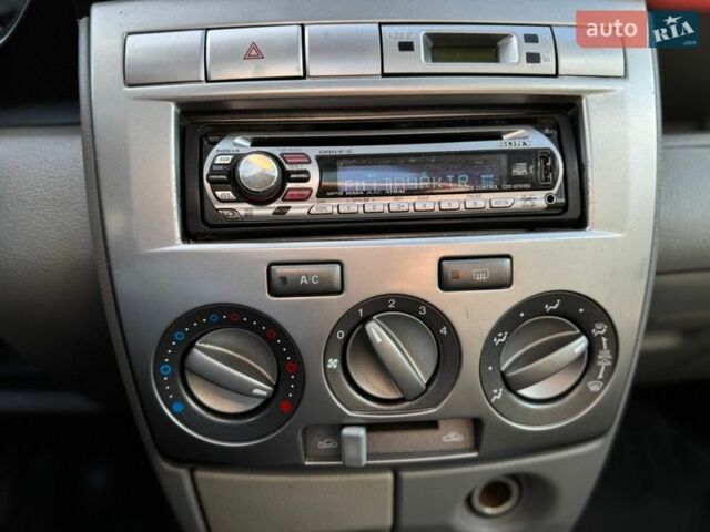 Серый Мазда 2, объемом двигателя 1.4 л и пробегом 254 тыс. км за 3800 $, фото 11 на Automoto.ua