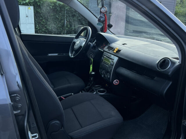 Сірий Мазда 2, об'ємом двигуна 1.39 л та пробігом 259 тис. км за 3750 $, фото 6 на Automoto.ua