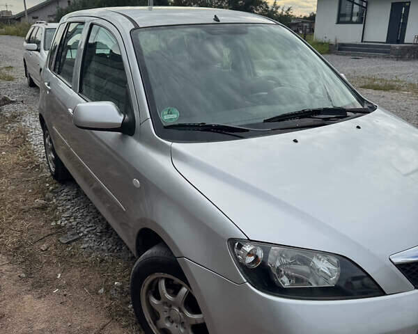 Серый Мазда 2, объемом двигателя 1.4 л и пробегом 204 тыс. км за 4000 $, фото 2 на Automoto.ua