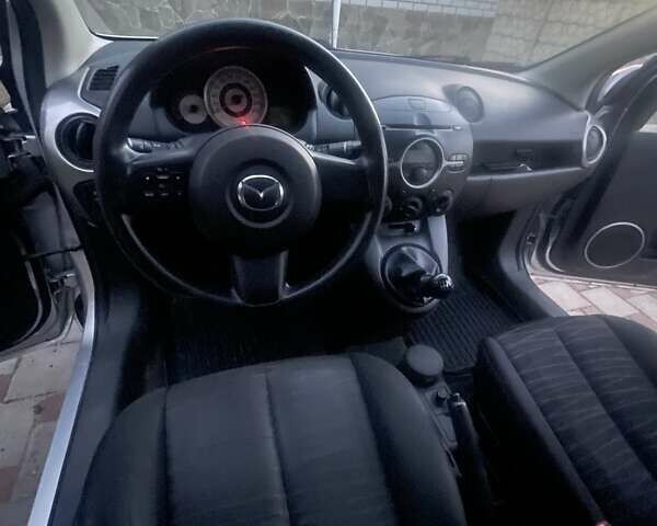 Сірий Мазда 2, об'ємом двигуна 1.35 л та пробігом 168 тис. км за 5300 $, фото 5 на Automoto.ua
