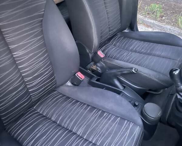 Сірий Мазда 2, об'ємом двигуна 1.35 л та пробігом 168 тис. км за 5300 $, фото 8 на Automoto.ua