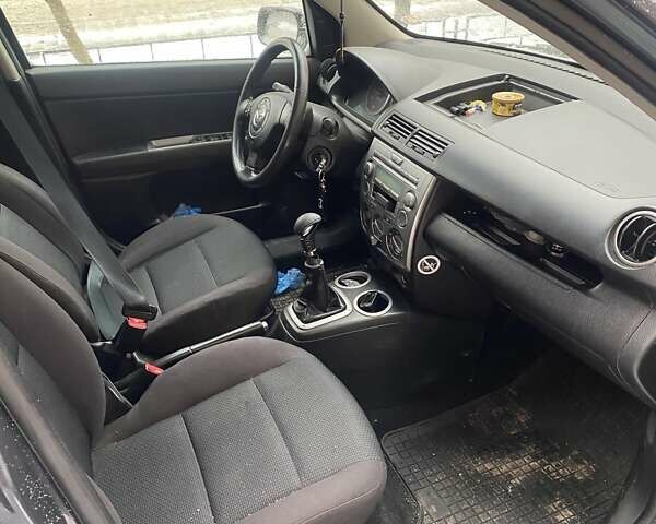 Сірий Мазда 2, об'ємом двигуна 1.4 л та пробігом 299 тис. км за 4150 $, фото 4 на Automoto.ua