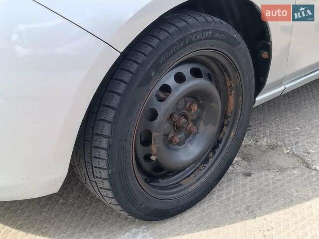 Серый Мазда 2, объемом двигателя 1.3 л и пробегом 168 тыс. км за 4990 $, фото 5 на Automoto.ua