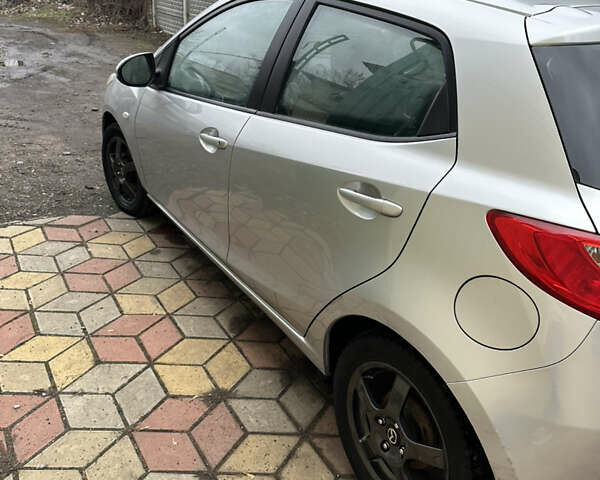 Серый Мазда 2, объемом двигателя 1.4 л и пробегом 147 тыс. км за 4300 $, фото 5 на Automoto.ua