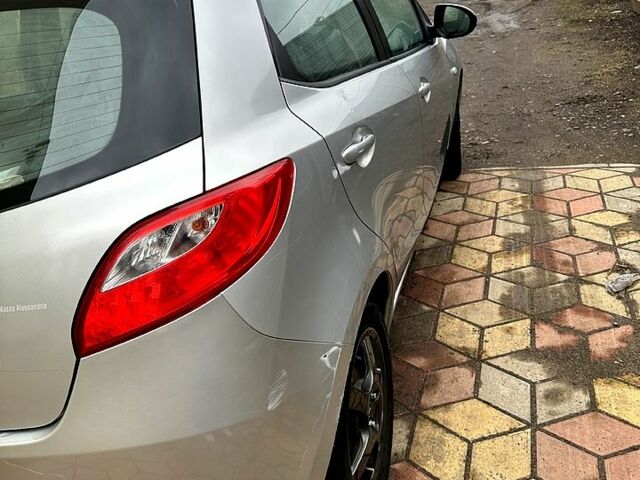 Серый Мазда 2, объемом двигателя 13 л и пробегом 147 тыс. км за 5200 $, фото 7 на Automoto.ua