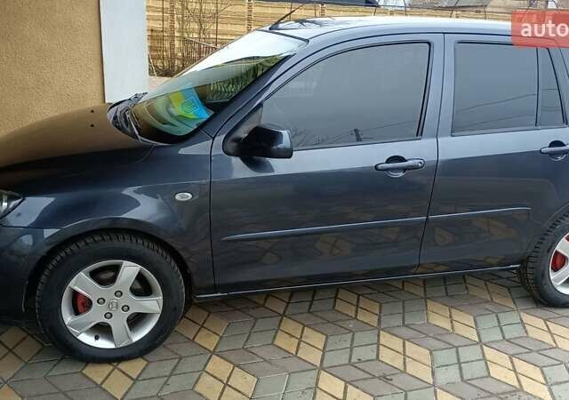 Сірий Мазда 2, об'ємом двигуна 1.4 л та пробігом 190 тис. км за 4850 $, фото 3 на Automoto.ua