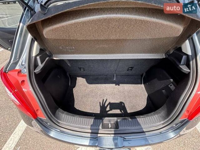Серый Мазда 2, объемом двигателя 1.5 л и пробегом 195 тыс. км за 7000 $, фото 7 на Automoto.ua