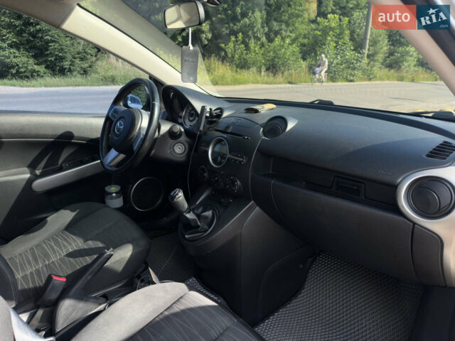 Серый Мазда 2, объемом двигателя 1.35 л и пробегом 96 тыс. км за 5000 $, фото 4 на Automoto.ua