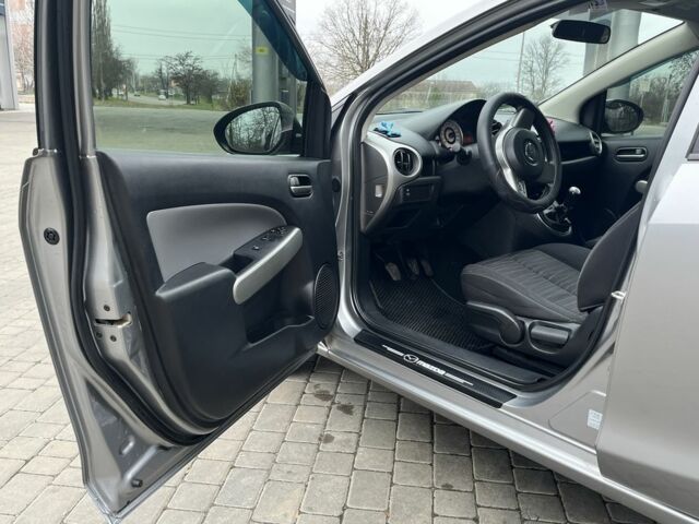 Серый Мазда 2, объемом двигателя 1.4 л и пробегом 249 тыс. км за 4700 $, фото 8 на Automoto.ua