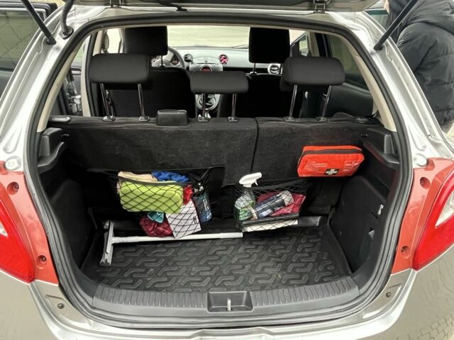 Серый Мазда 2, объемом двигателя 1.4 л и пробегом 249 тыс. км за 4700 $, фото 22 на Automoto.ua